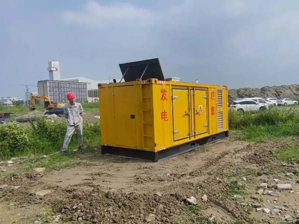 福田200KW柴油发电机机组每小时的油耗量受哪些因素影响？